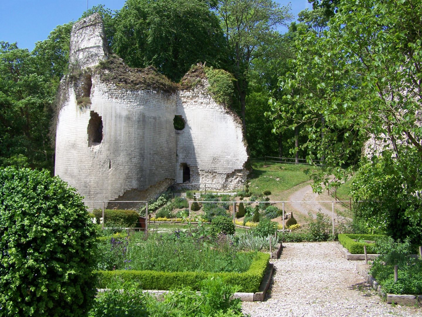 1-fressin-chateau-jardin-du-bien-tour-2011
