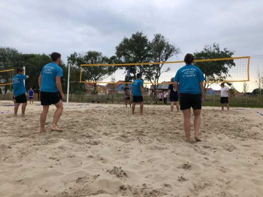 beach-volley-service-sports