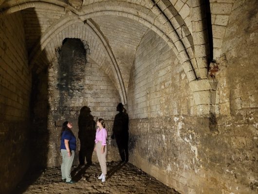 caveshenry-manonherdier-02-1