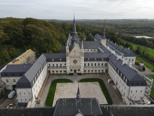 cour-d-honneur-chartreuse-de-neuville-2