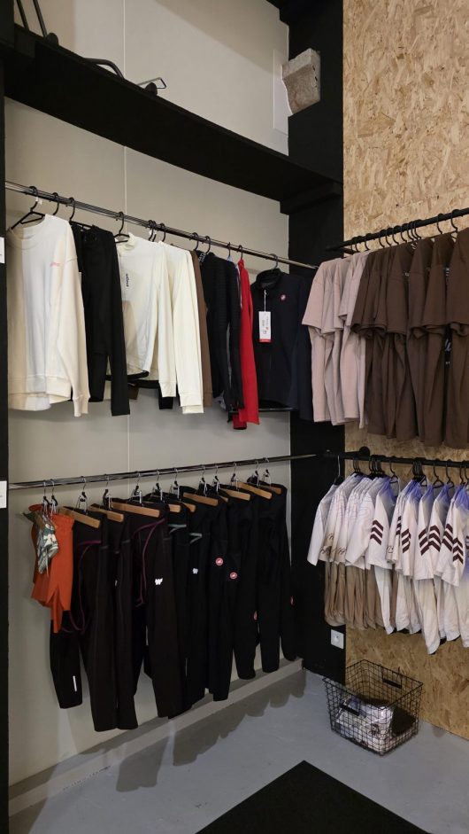 le-qg-du-cycliste-boutique-cafe-montreuil-sur-mer-le-qg-du-cycliste-1