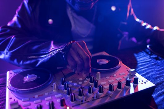 soiree-dj-freepik-1