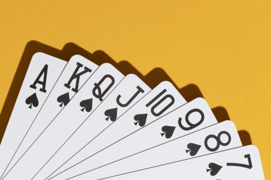spades-card-yellow-background